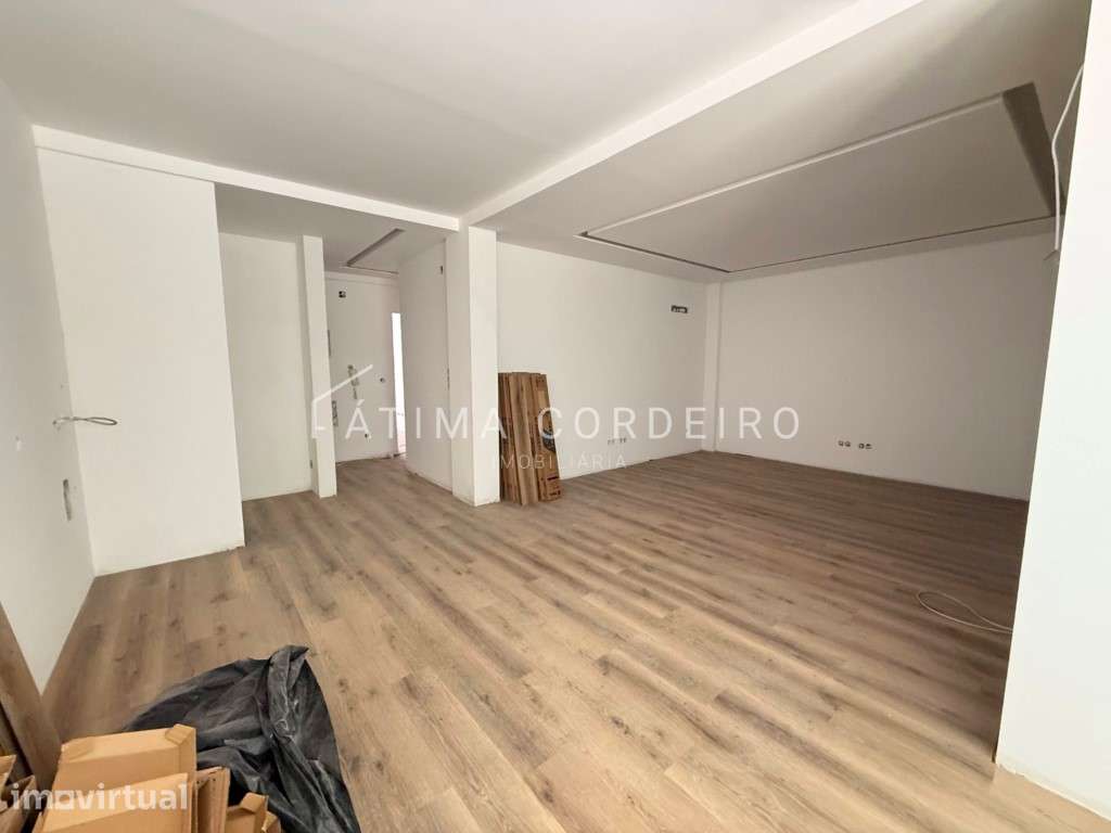 Excelente T2 com 95m2 em fase final de remodelação no centro da Cos... - Grande imagem: 4/21