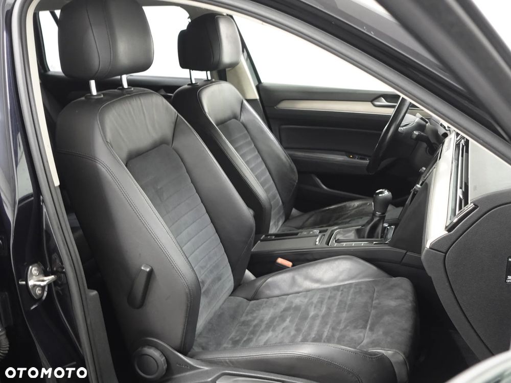 Volkswagen Passat - 25