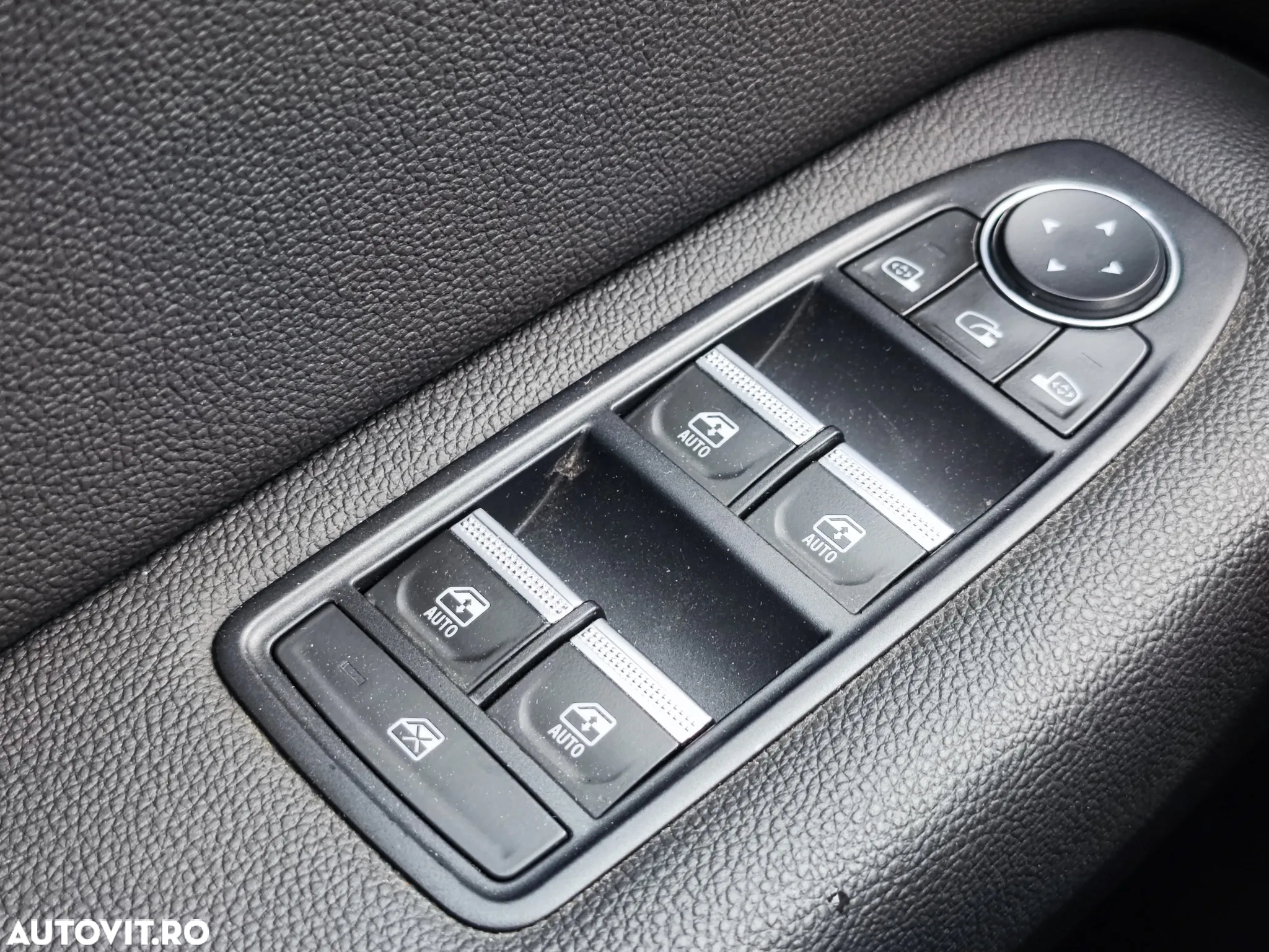 Renault Captur E-TECH PLUG-in 160 INTENS - 29