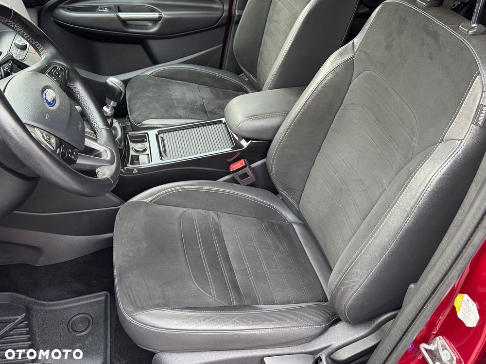 Ford Kuga 1.5 EcoBoost 2x4 ST-Line - 37