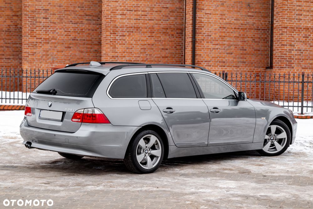 BMW Seria 5 525i Touring - 12