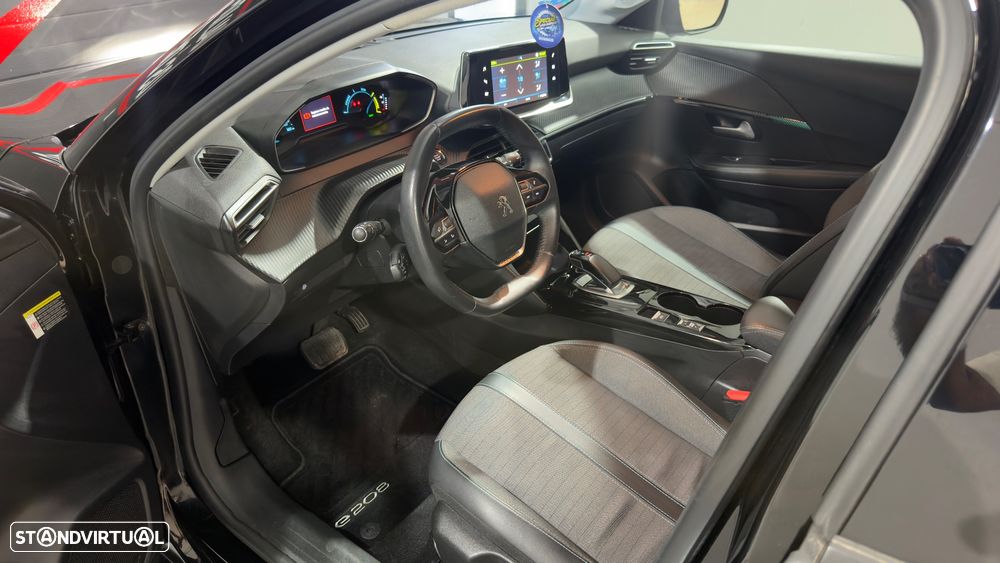 Peugeot e-208 Allure - 11