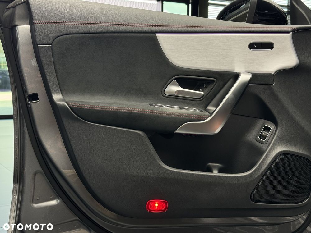 Mercedes-Benz CLA 200 AMG Line 7G-DCT - 14