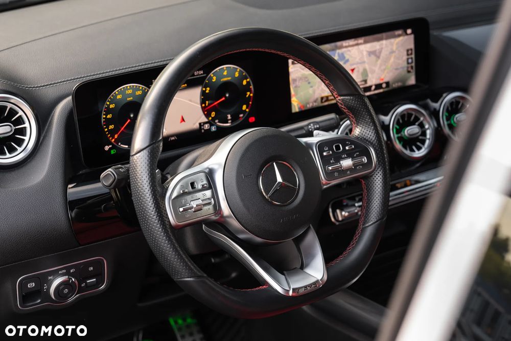 Mercedes-Benz GLA 250 AMG Line - 16