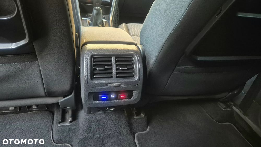Volkswagen Touran 1.6 TDI SCR BlueMotion Technology Comfortline - 13