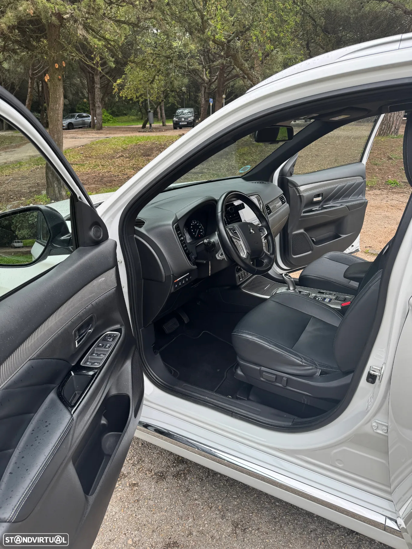Mitsubishi Outlander - 12