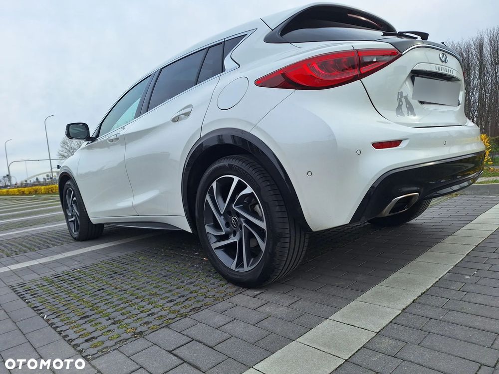 Infiniti Q30 1.6t Premium 7DCT - 7
