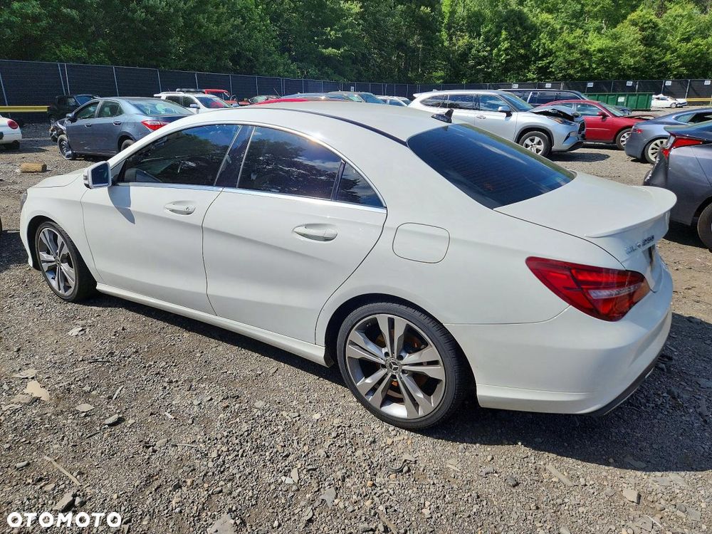 Mercedes-Benz CLA 250 4Matic 7G-DCT - 3