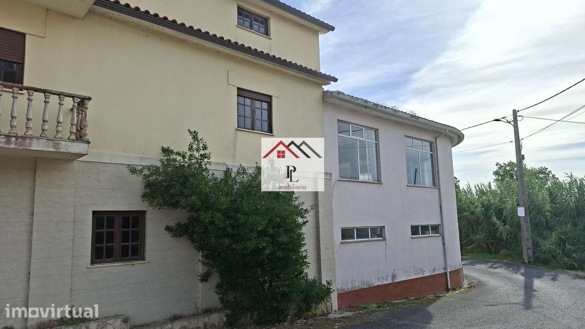 Moradia T4 c/sotão + Espaço Comercial | Soure | Coimbra - Grande imagem: 3/28