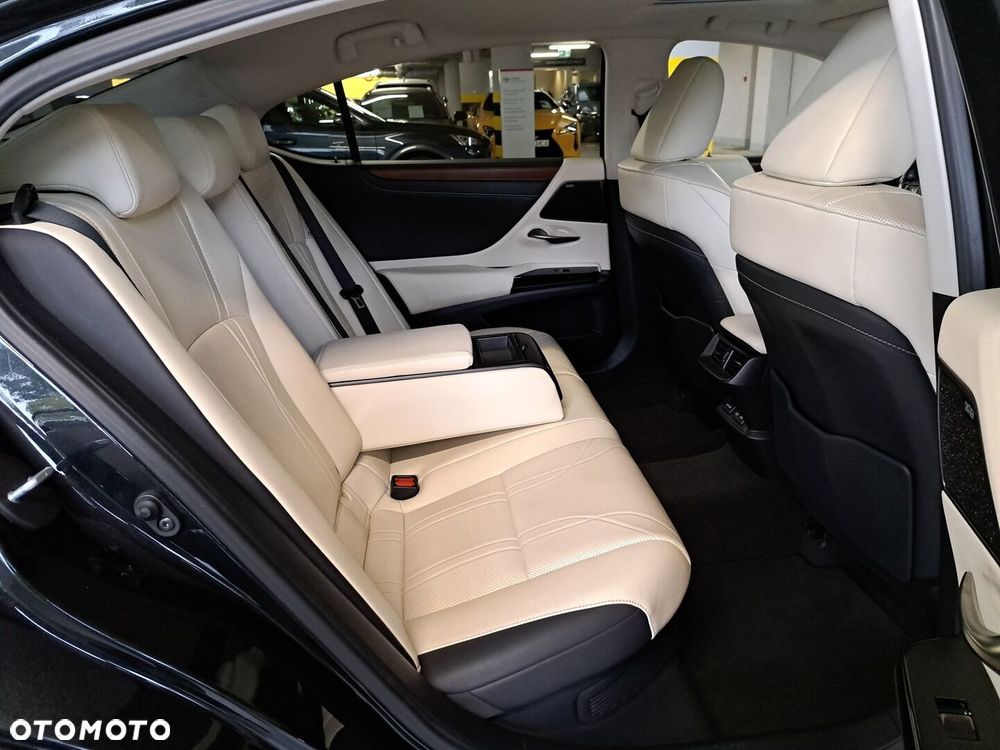 Lexus ES 300h Prestige - 16