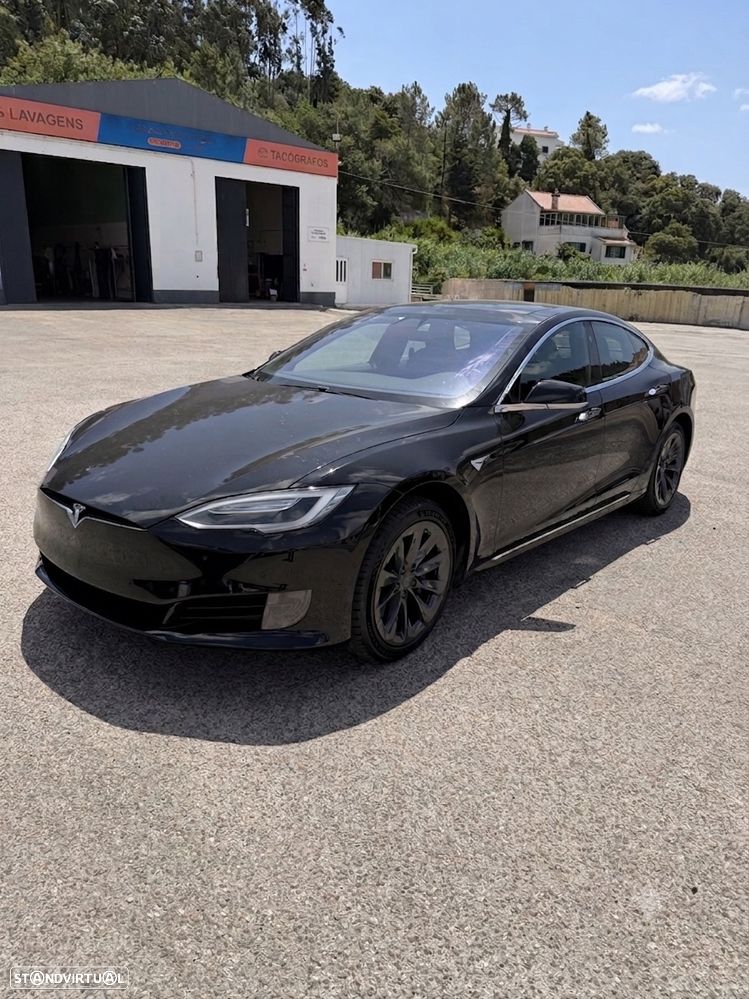 Tesla Model S - 3