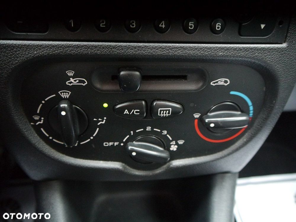 Peugeot 206 plus 1.1 Presence Euro5 - 26