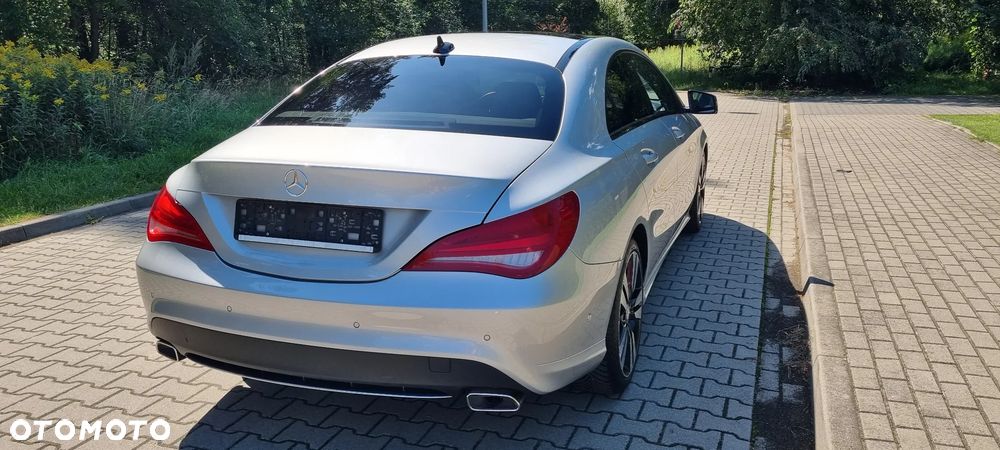 Mercedes-Benz CLA 200 7G-DCT Urban - 10