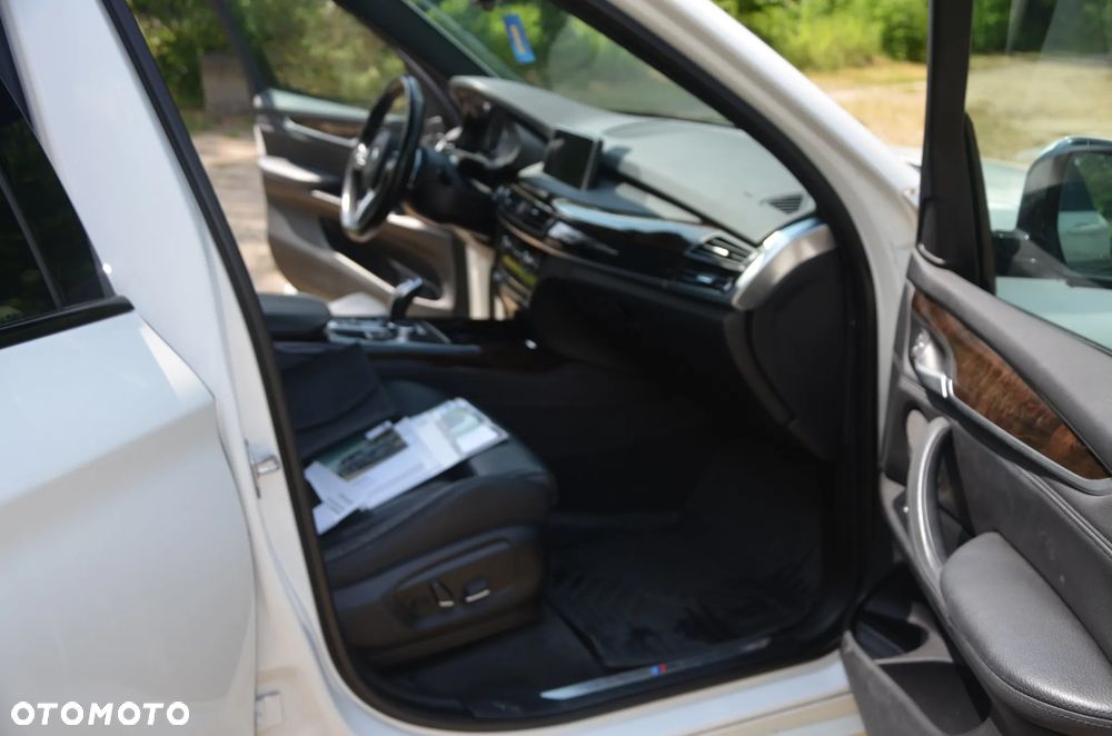BMW X5 xDrive35i - 12