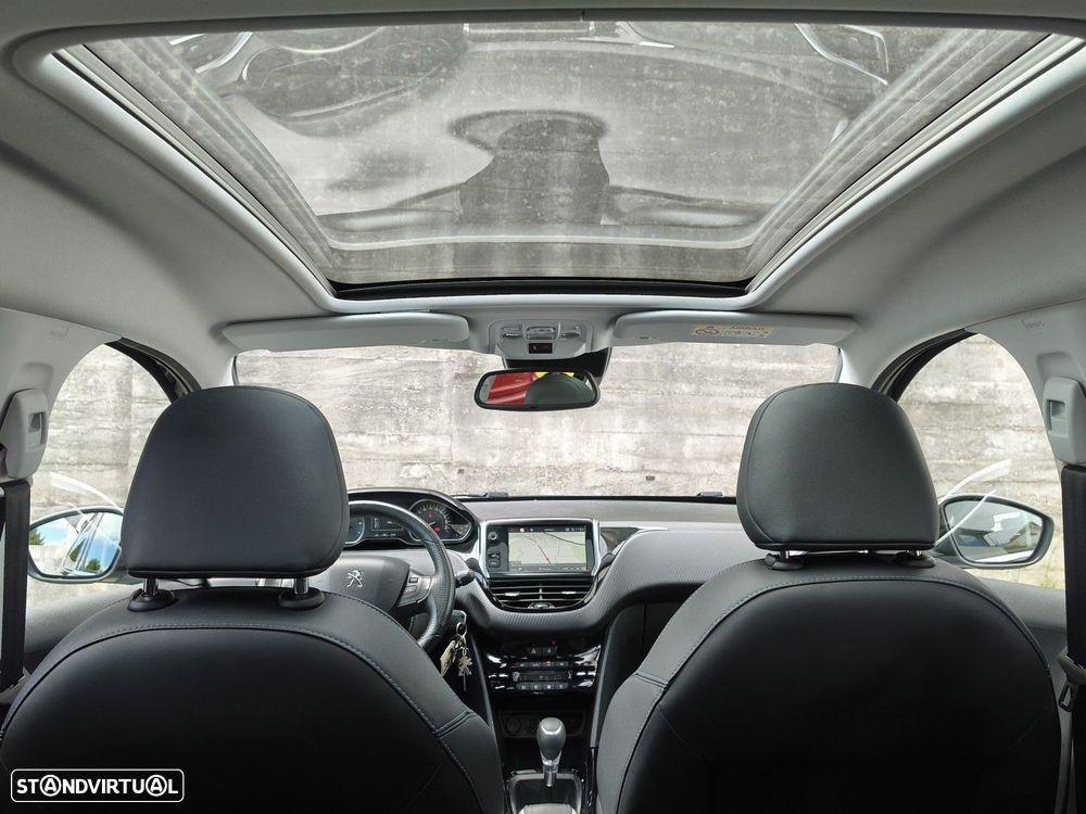 Peugeot 2008 1.2 PureTech Allure EAT6 - 4