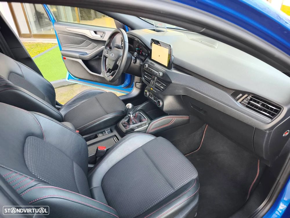 Ford Focus 1.0 EcoBoost S&S ST-LINE DESIGN - 9