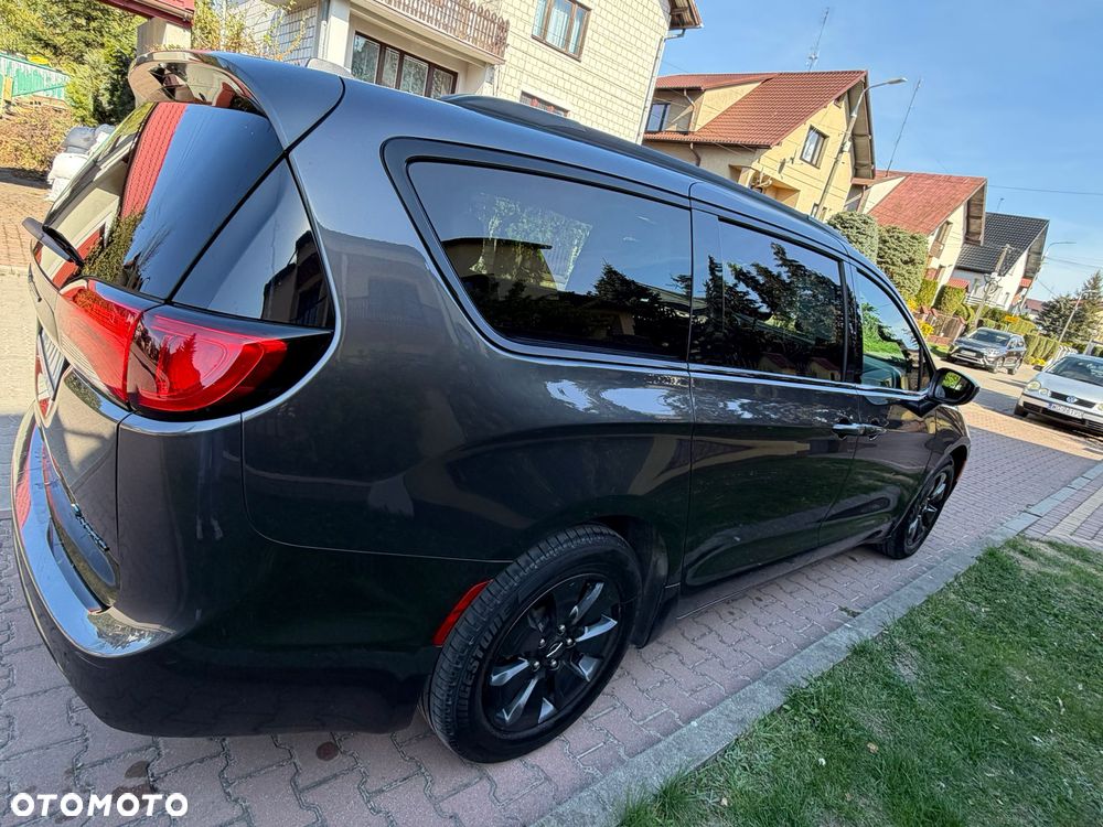 Chrysler Pacifica - 7