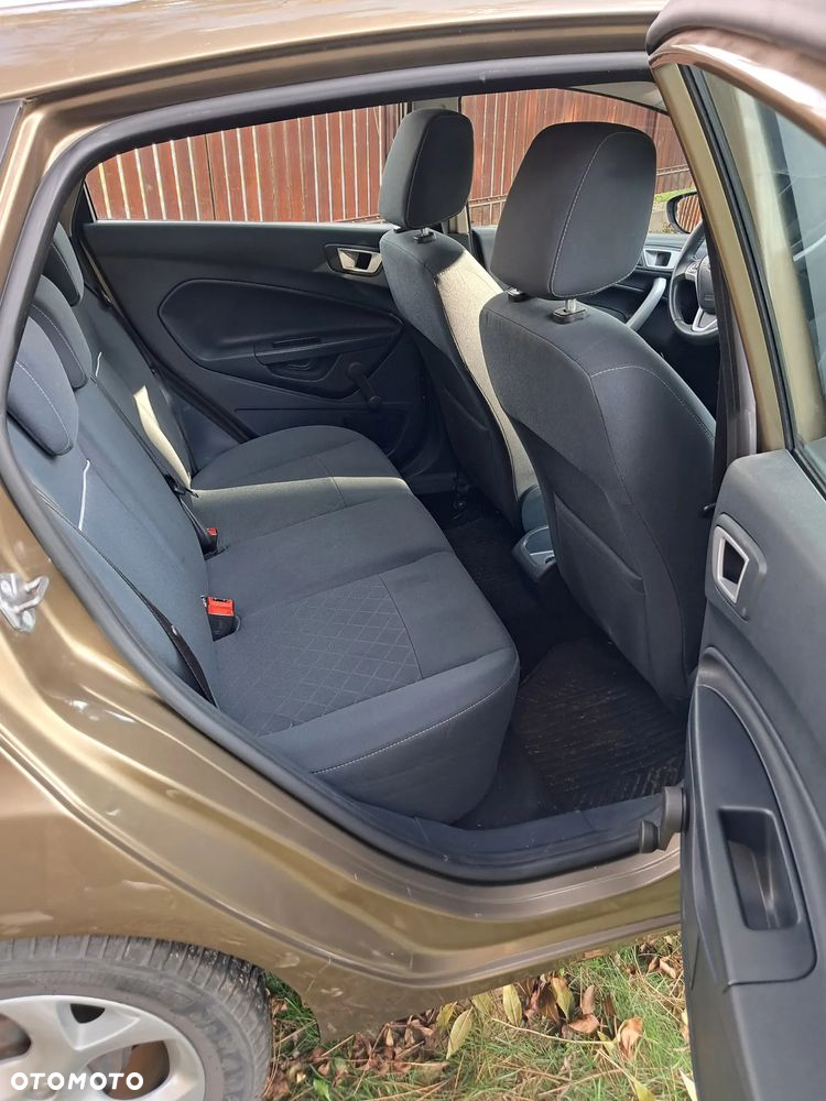 Ford Fiesta 1.25 Ghia - 11