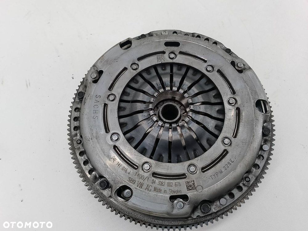 KOŁO DWUMASOWE KOMPLETNE SKODA KAMIQ 05E105266B  04R141016J 1.5 TSI - 1