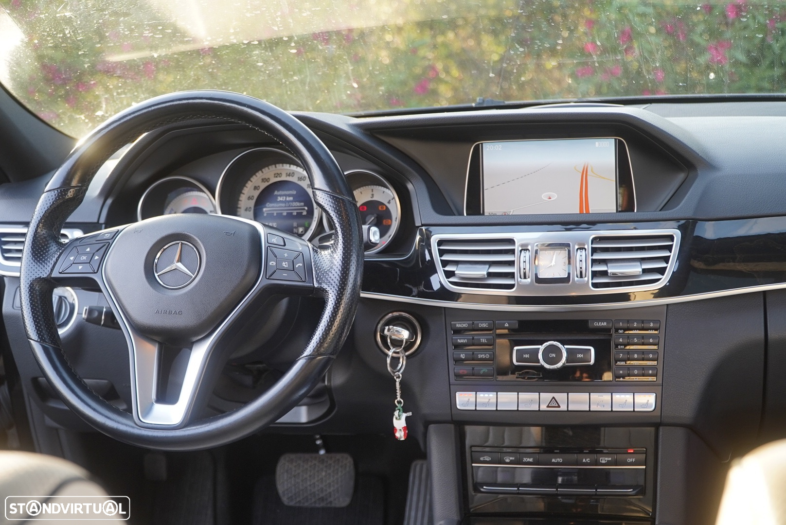 Mercedes-Benz E 300 Bluetec Hybrid Avantgarde - 23