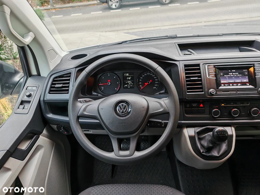 Volkswagen Caravelle - 25