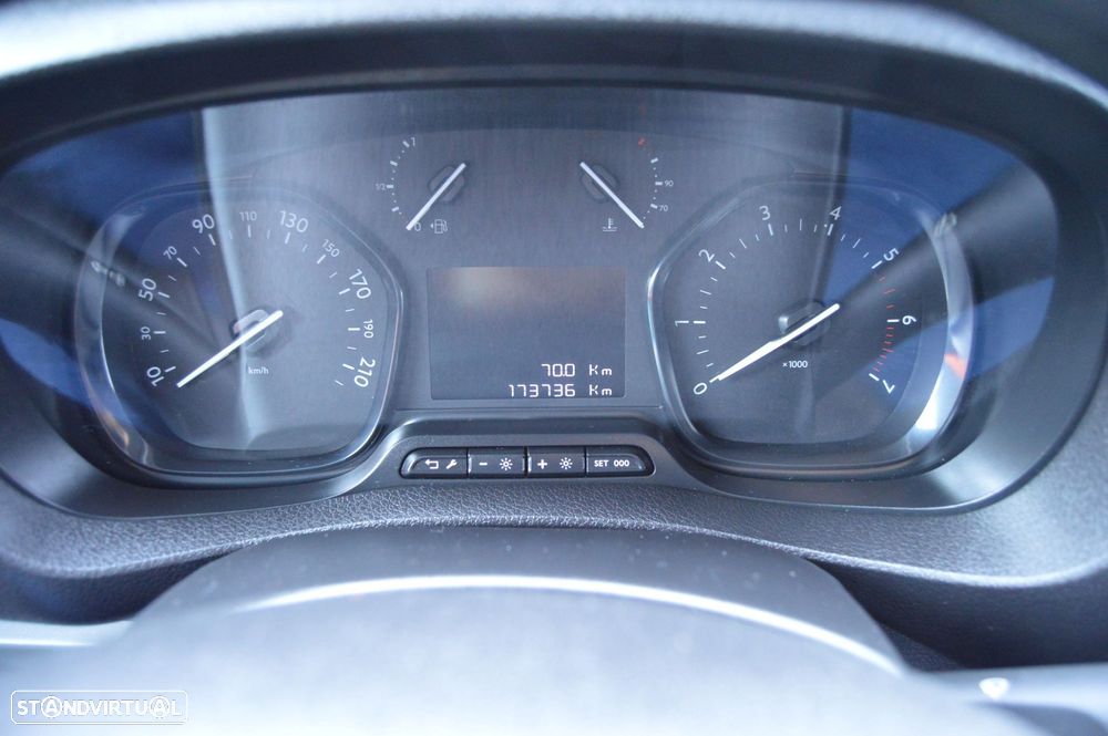 Peugeot Expert 2.0 BlueHDi L2H1 Semi-Vidrado - 32