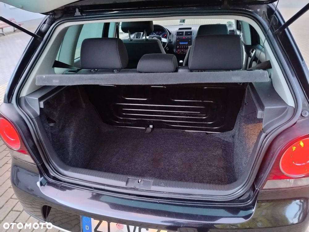 Volkswagen Polo 1.6 Trendline - 23