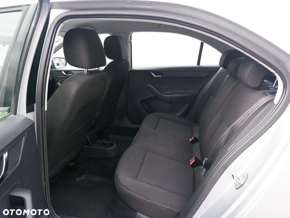 Skoda RAPID 1.2 TSI Ambition - 14