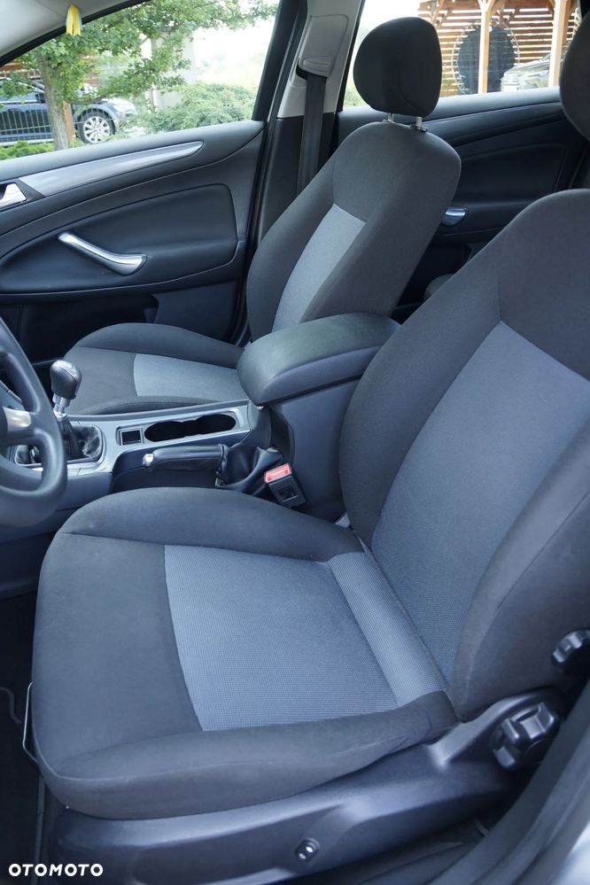 Ford Mondeo 1.6 T Ambiente - 12