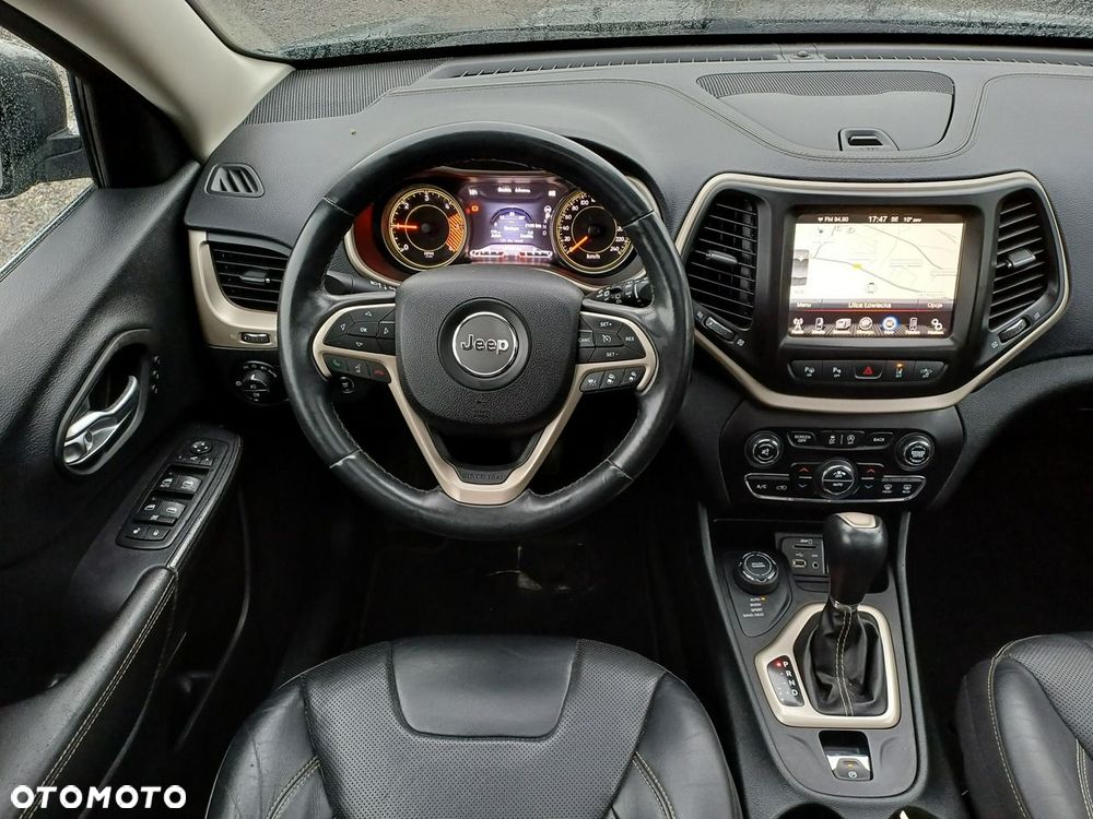 Jeep Cherokee - 25