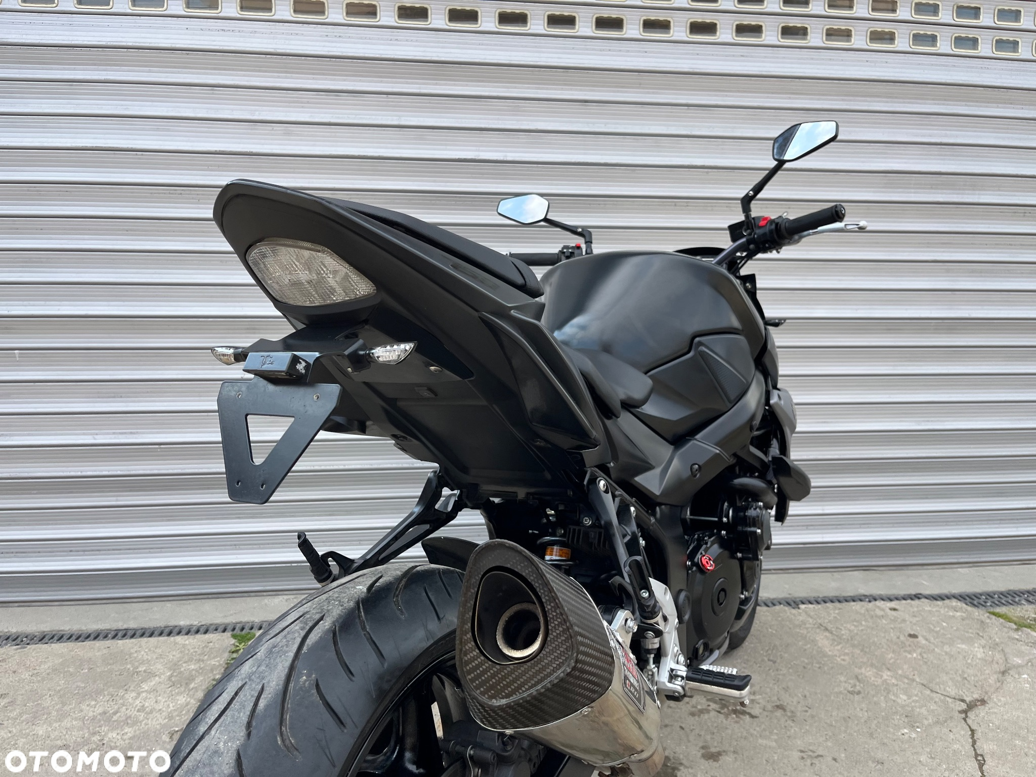Suzuki GSR - 11
