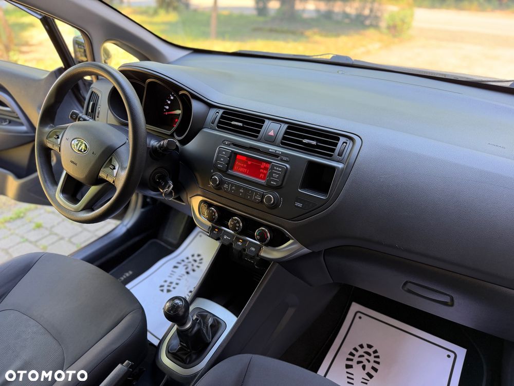 Kia Rio 1.2 Fifa World Cup Edition - 27