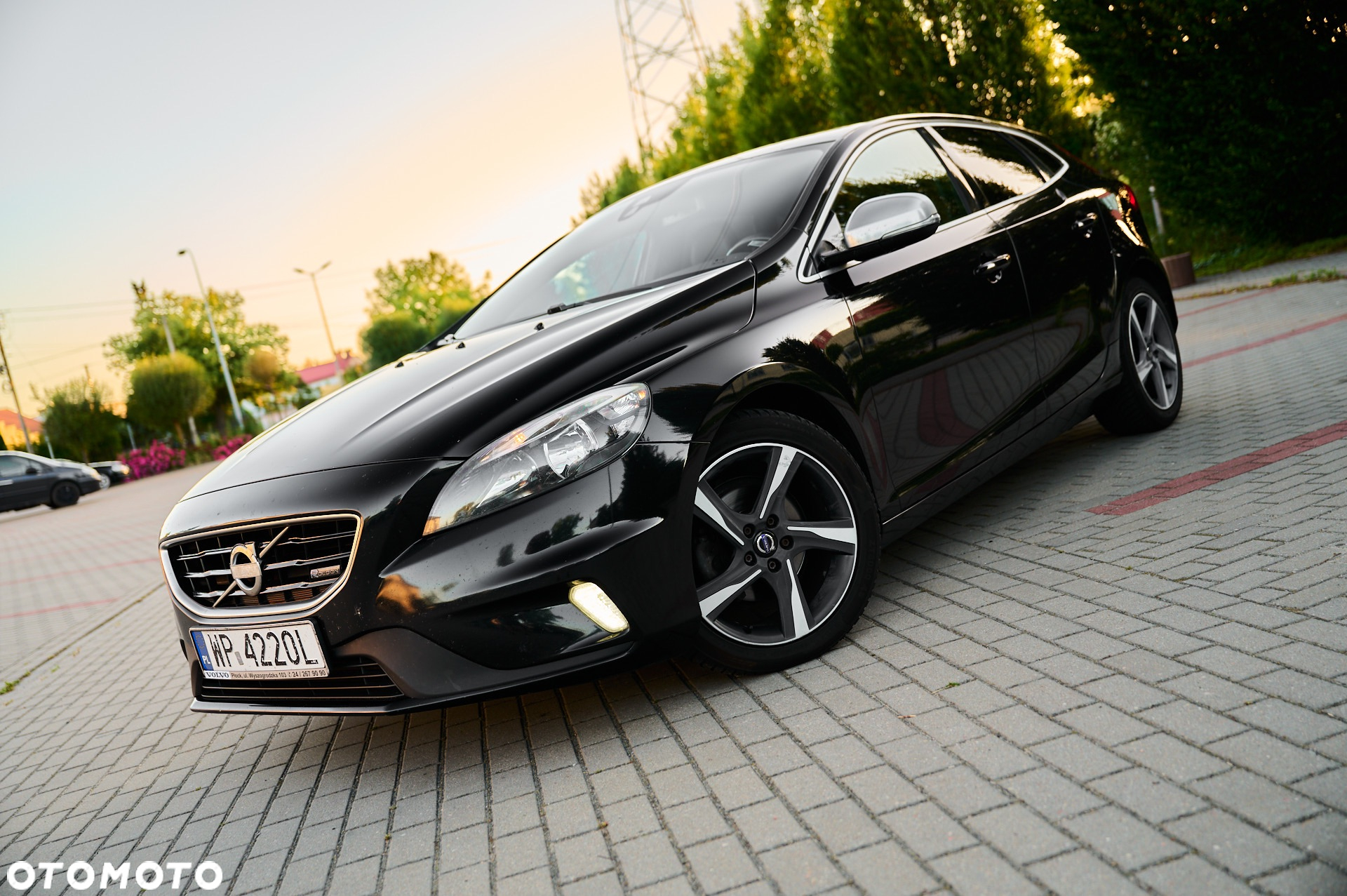 Volvo V40 D2 R-Design - 3