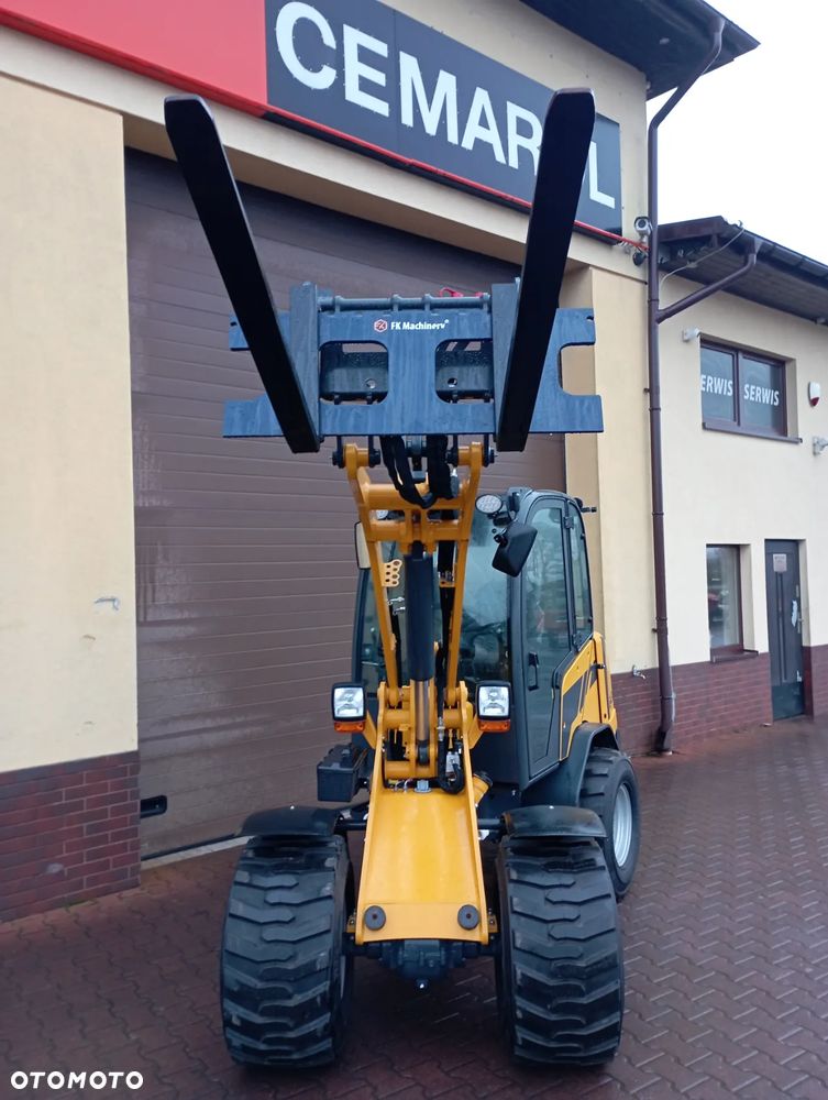 Schäffer 2430 z kabiną - 4