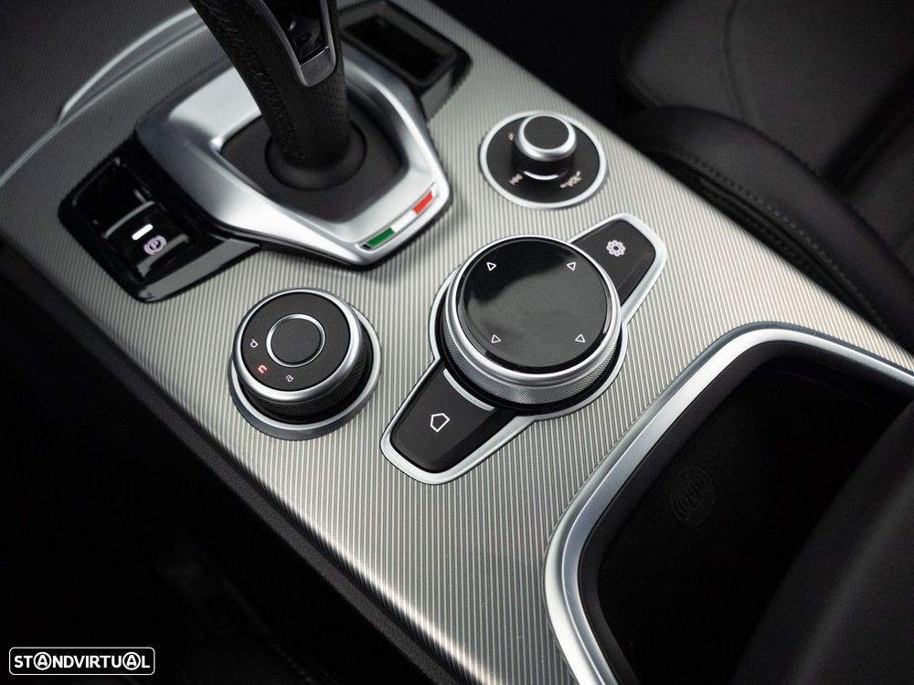 Alfa Romeo Stelvio 2.2 D Sprint Q4 AT8 - 26