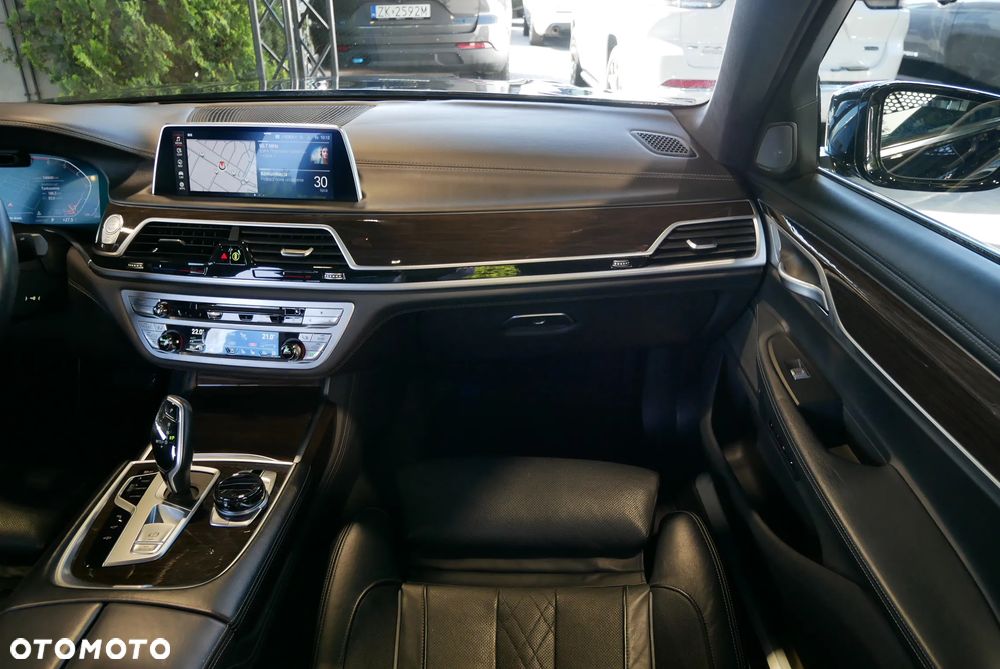 BMW Seria 7 750Li xDrive - 17