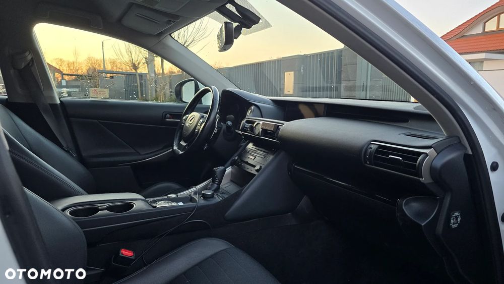 Lexus IS 200t / 300 Elegance - 10