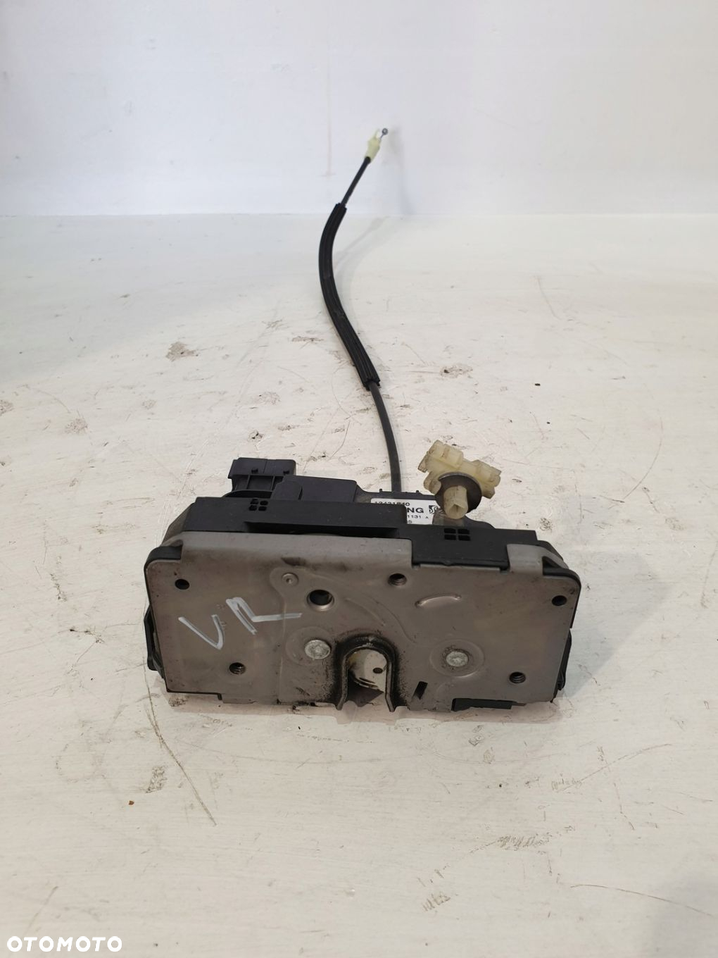 ZAMEK DRZWI PRAWY PRZÓD 13431840 OPEL CORSA E 18R 1.2B - 5