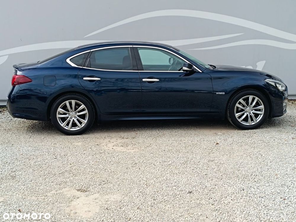 Infiniti Q70 - 13