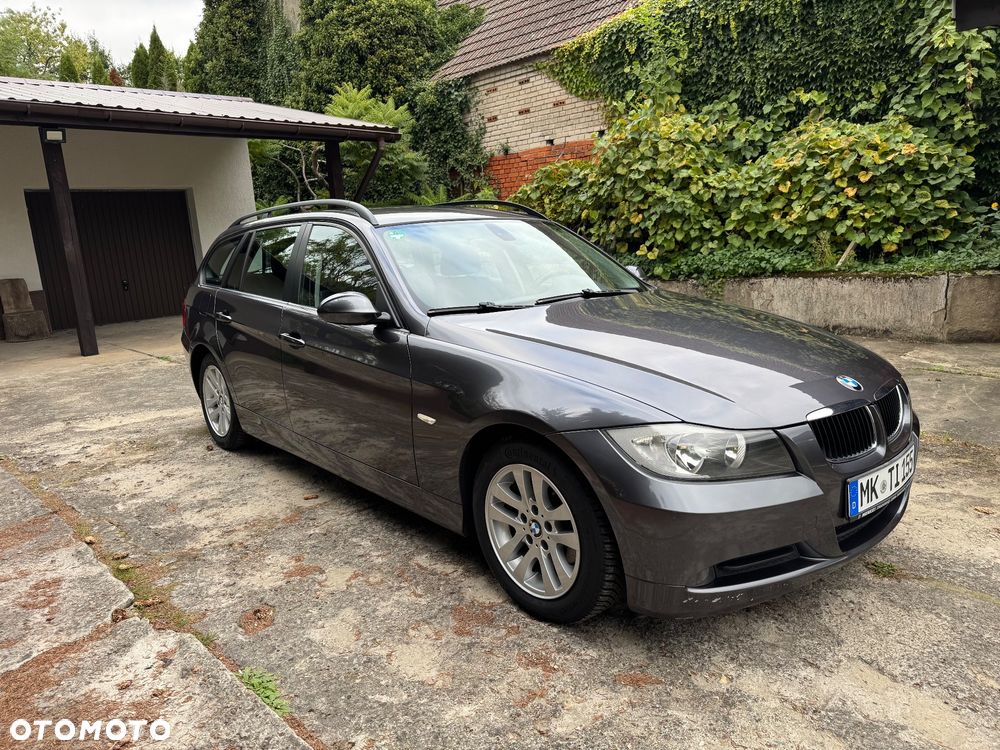 BMW Seria 3 318i Touring - 12