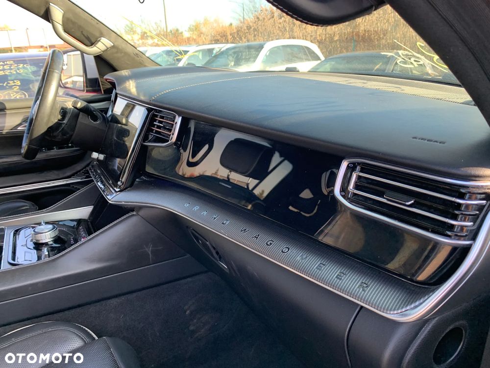 Jeep Grand Wagoneer - 16