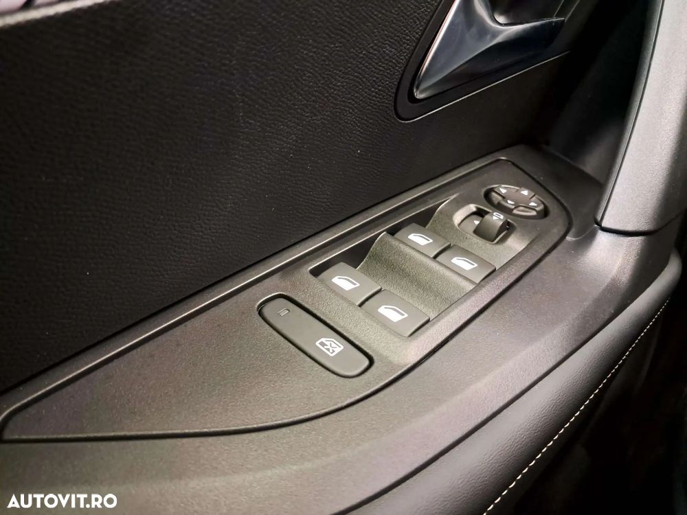 Peugeot 2008 1.2L e-DCS6 MHEV Allure - 19