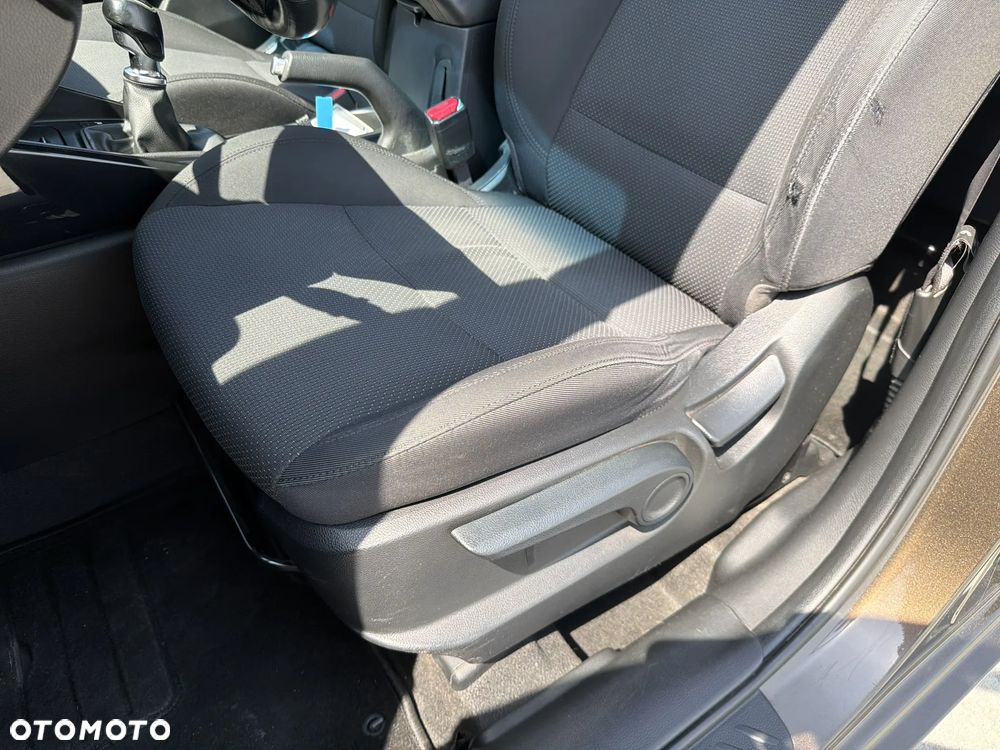 Kia Carens 1.6 GDI Business Line EU6 - 13