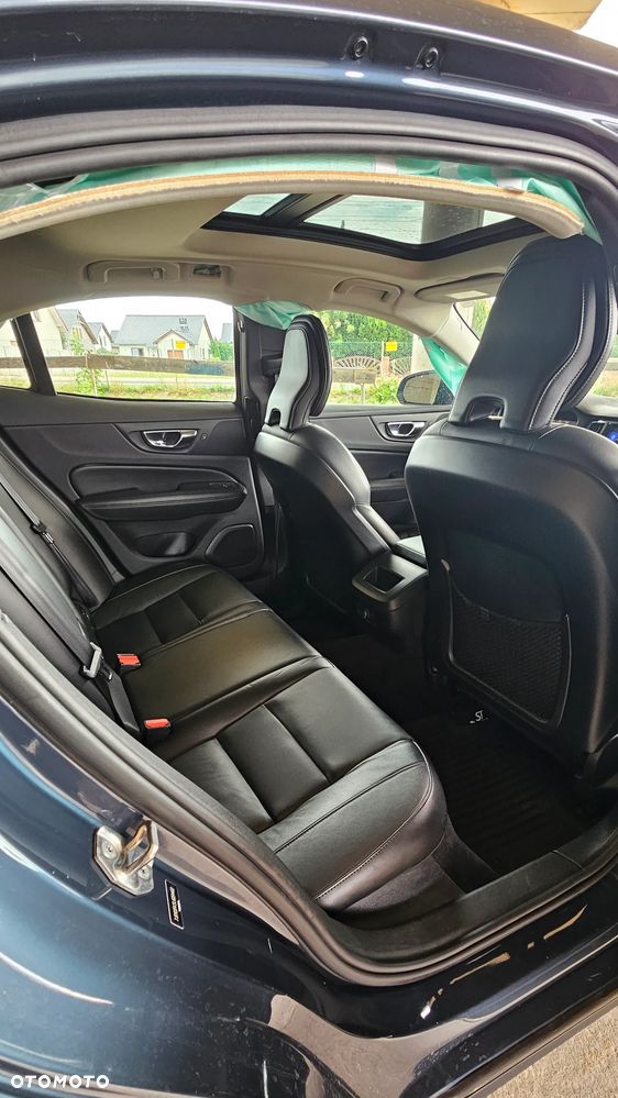 Volvo S60 T5 AWD R-Design - 9