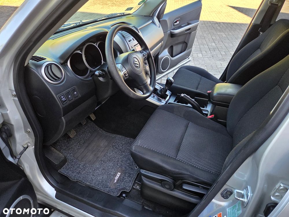 Suzuki Grand Vitara 1.9 DDiS Comfort DPF Family - 29