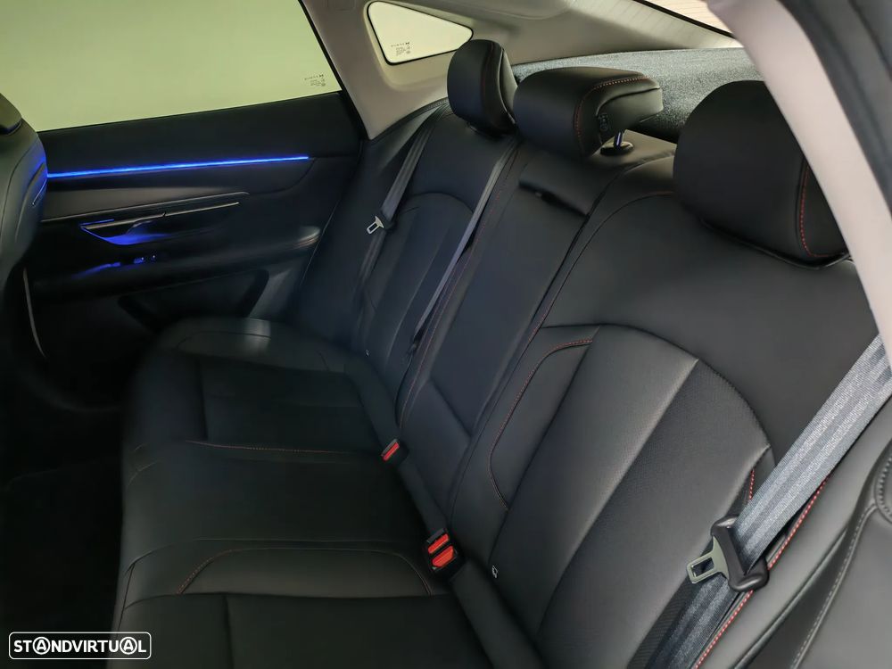 Xpeng P7i 86.2 kWh AWD Performance - 16