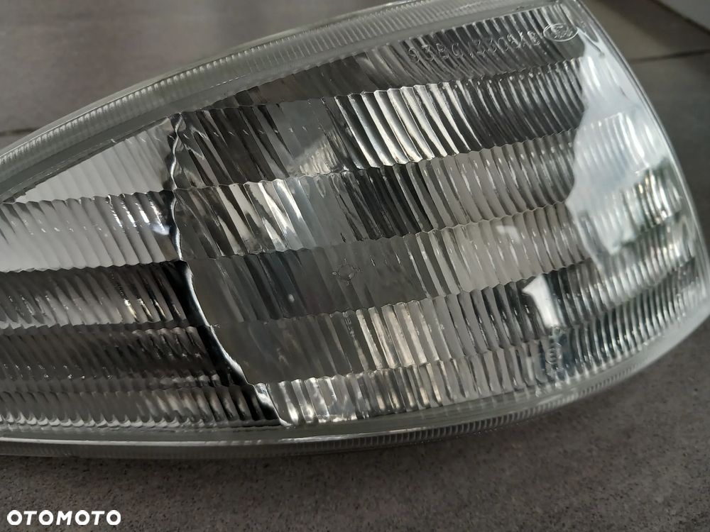Lampa przednia - kierunkowskaz prawy Ford Mondeo 1992-1996 1059110 - 3