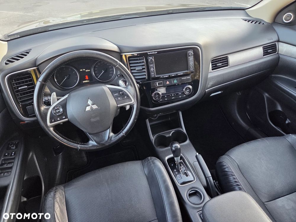 Mitsubishi Outlander 2.0 Intense + - 8