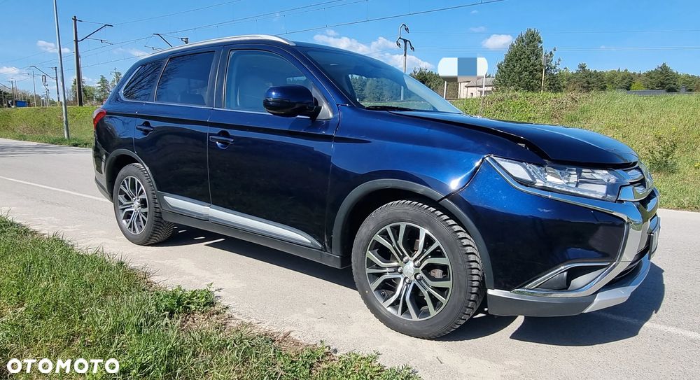 Mitsubishi Outlander 2.0 Intense + Navi 4WD CVT - 4