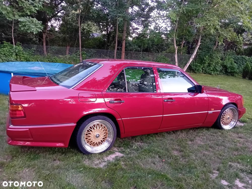 Mercedes-Benz Klasa E 300T E-24 - 18